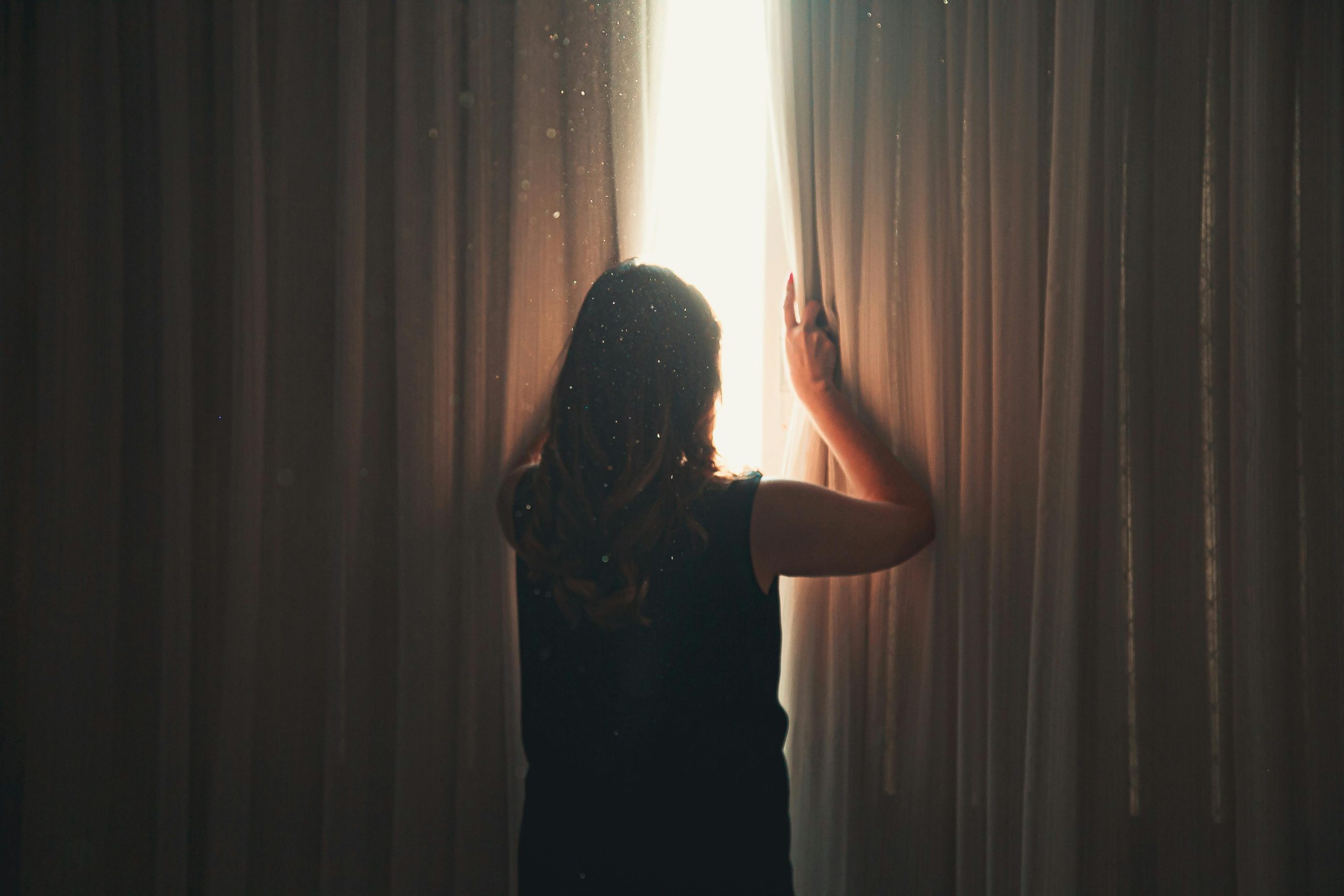 room darkening curtains vs blackout